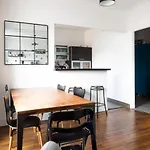 Apt Design Near The Buttes Chaumont